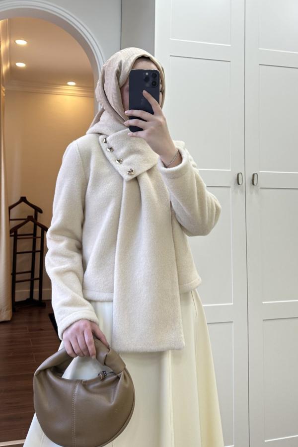 بلوزة مع ربطة عنق مثبتة