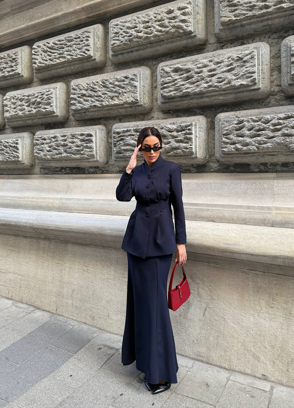 طقم بليزر مع تنورة