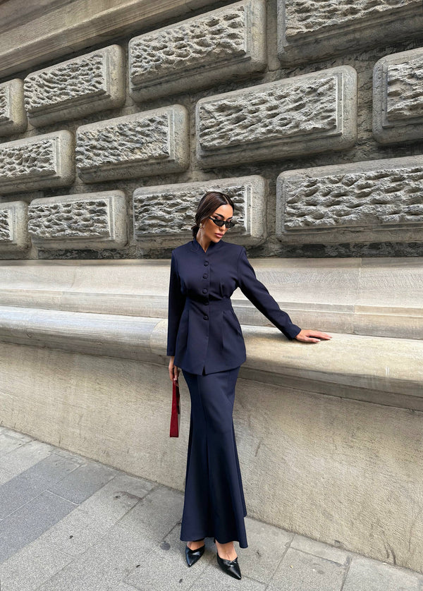 طقم بليزر مع تنورة