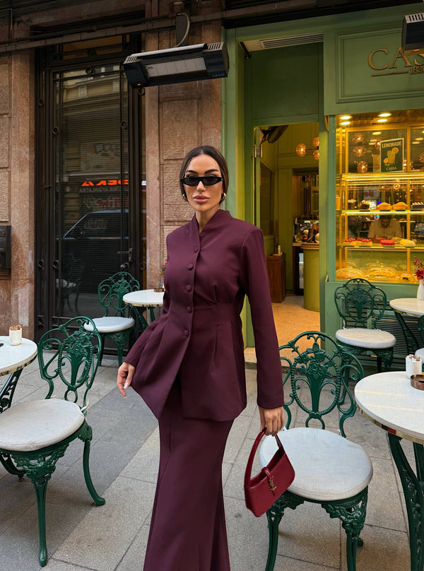 طقم بليزر مع تنورة