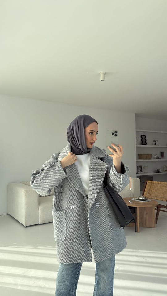 معطف شتوي رمادي مع جيوب خارجية