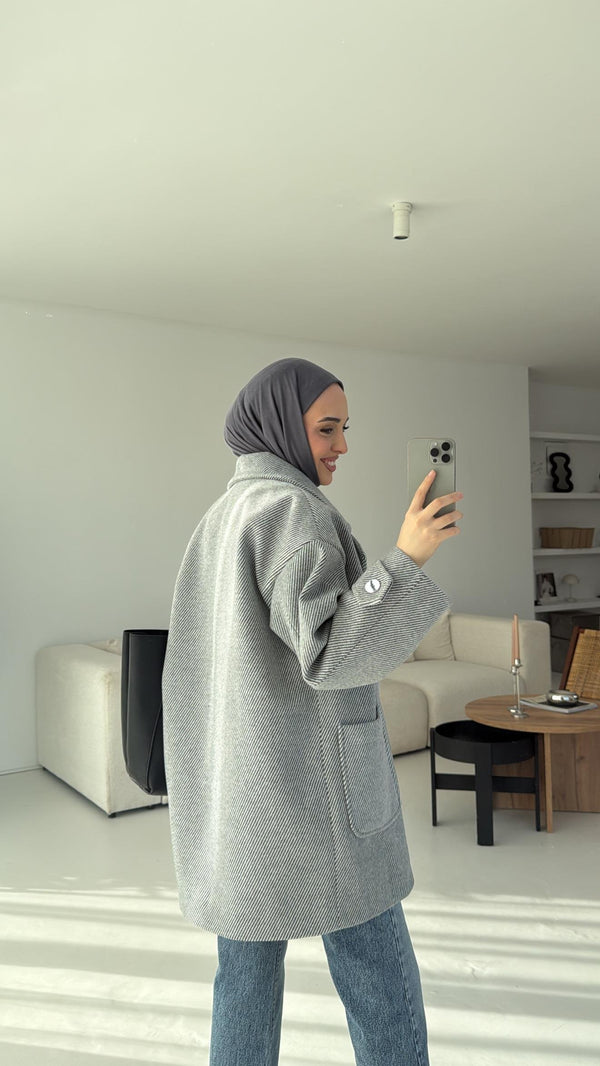 معطف شتوي رمادي مع جيوب خارجية