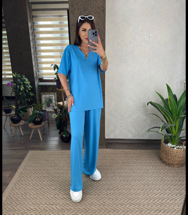 طقم عملي قماش ناعم نص كم - Sateen style